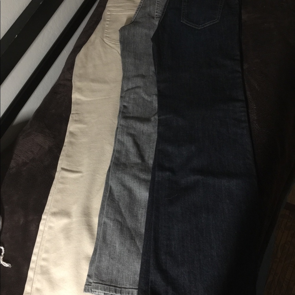 3 pairs of never wore jeans. Black, grey, beige
